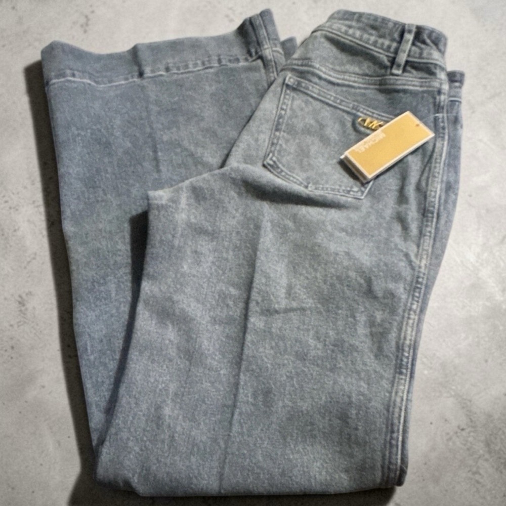 Michael Kors Women's Flared Jeans  Wash Logo Accent Size 4 (MSRP 149.50)